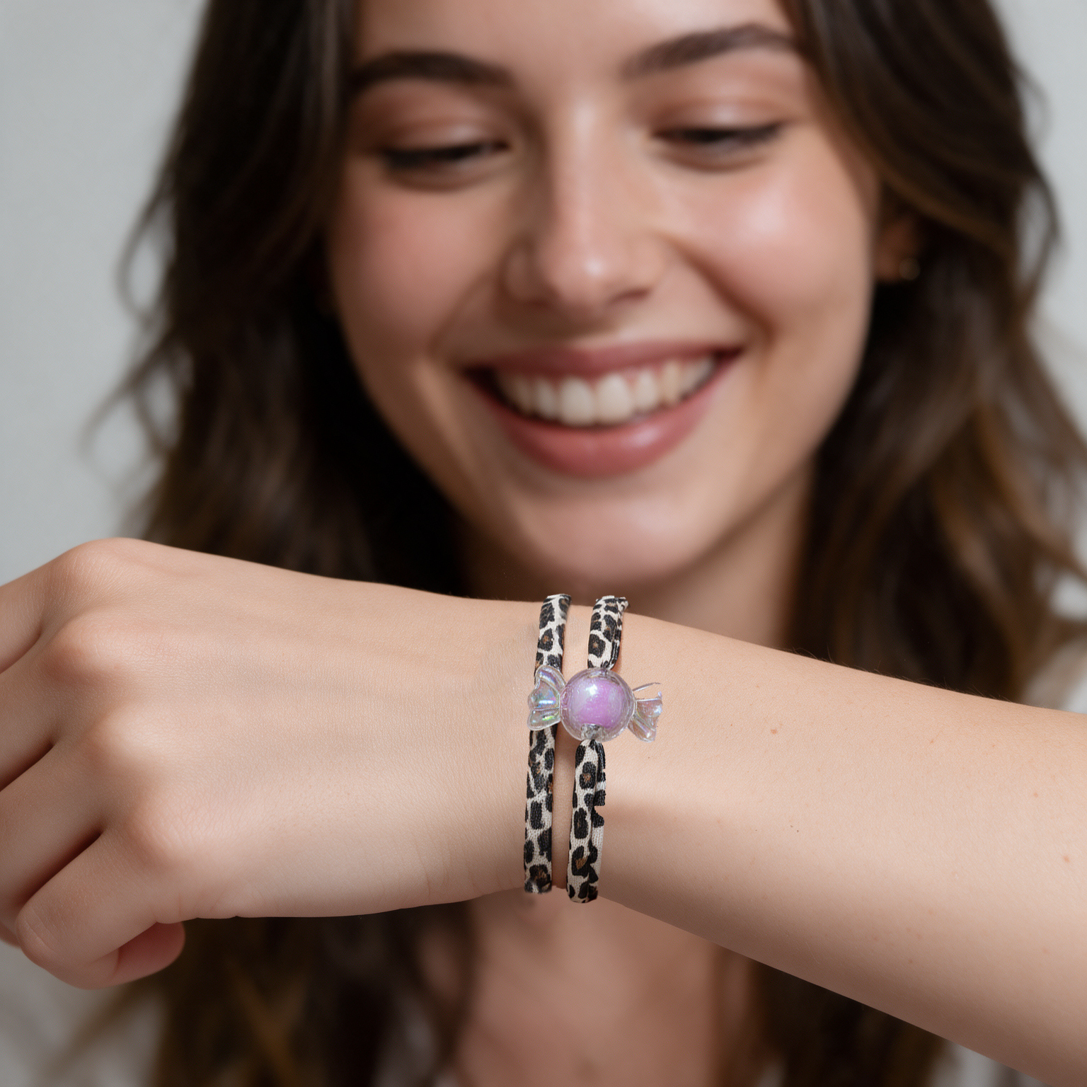 Elastisches Leo Armband mit dem Candy Anhänger im Ibiza Style - In 6 Farben erhältlich – Bild 5