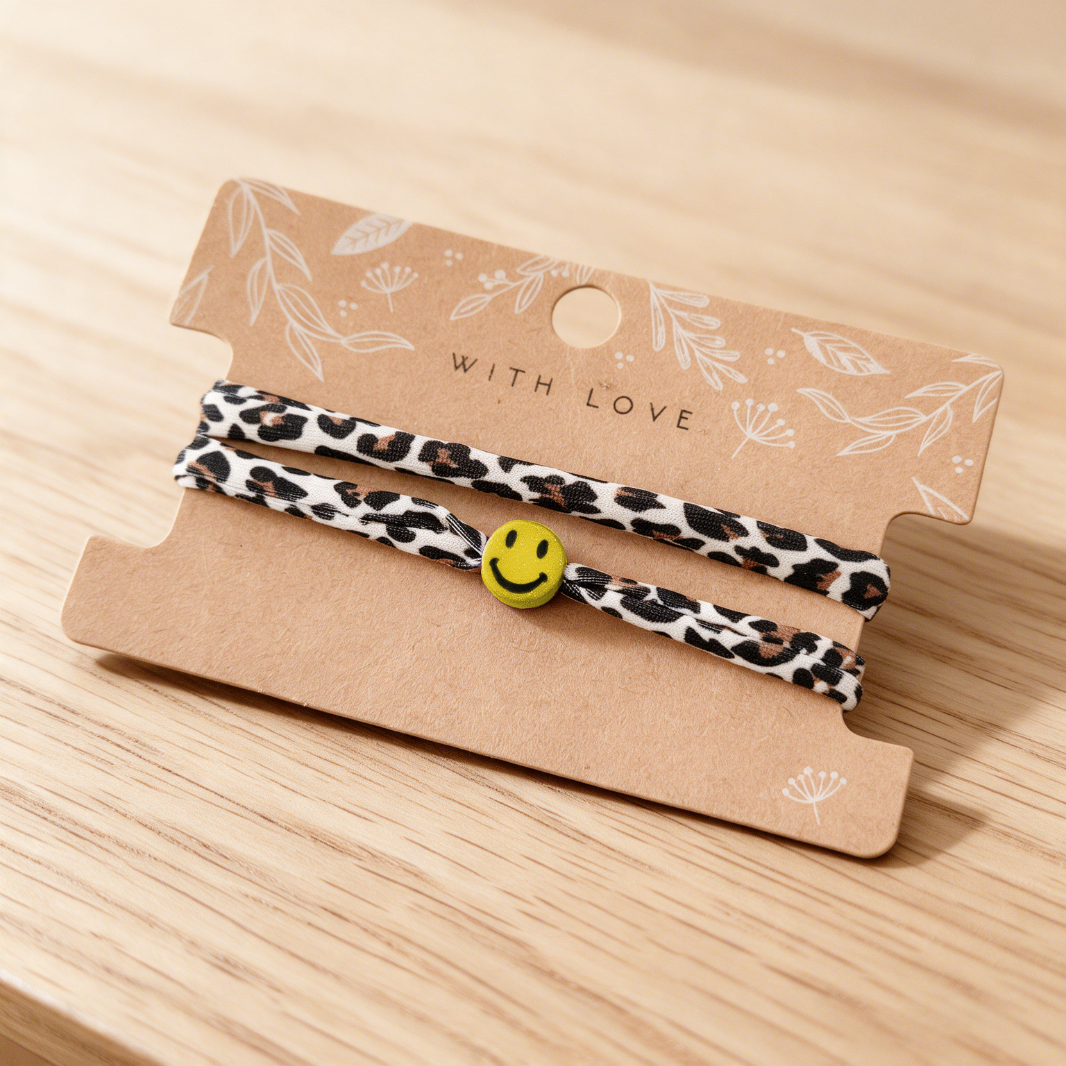 Elastisches Leo Armband mit dem Smiley Anhänger im Ibiza Style - in 7 Farben erhältlich – Bild 1